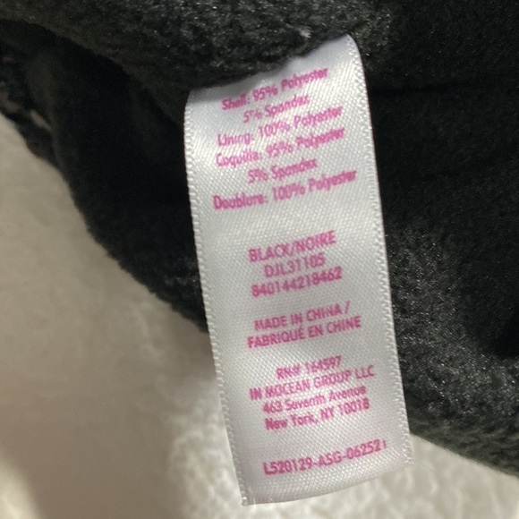 Justice " Don't let anyone put a label on you"
Sequin Beanie black fur Pompom - Picture 9 of 12